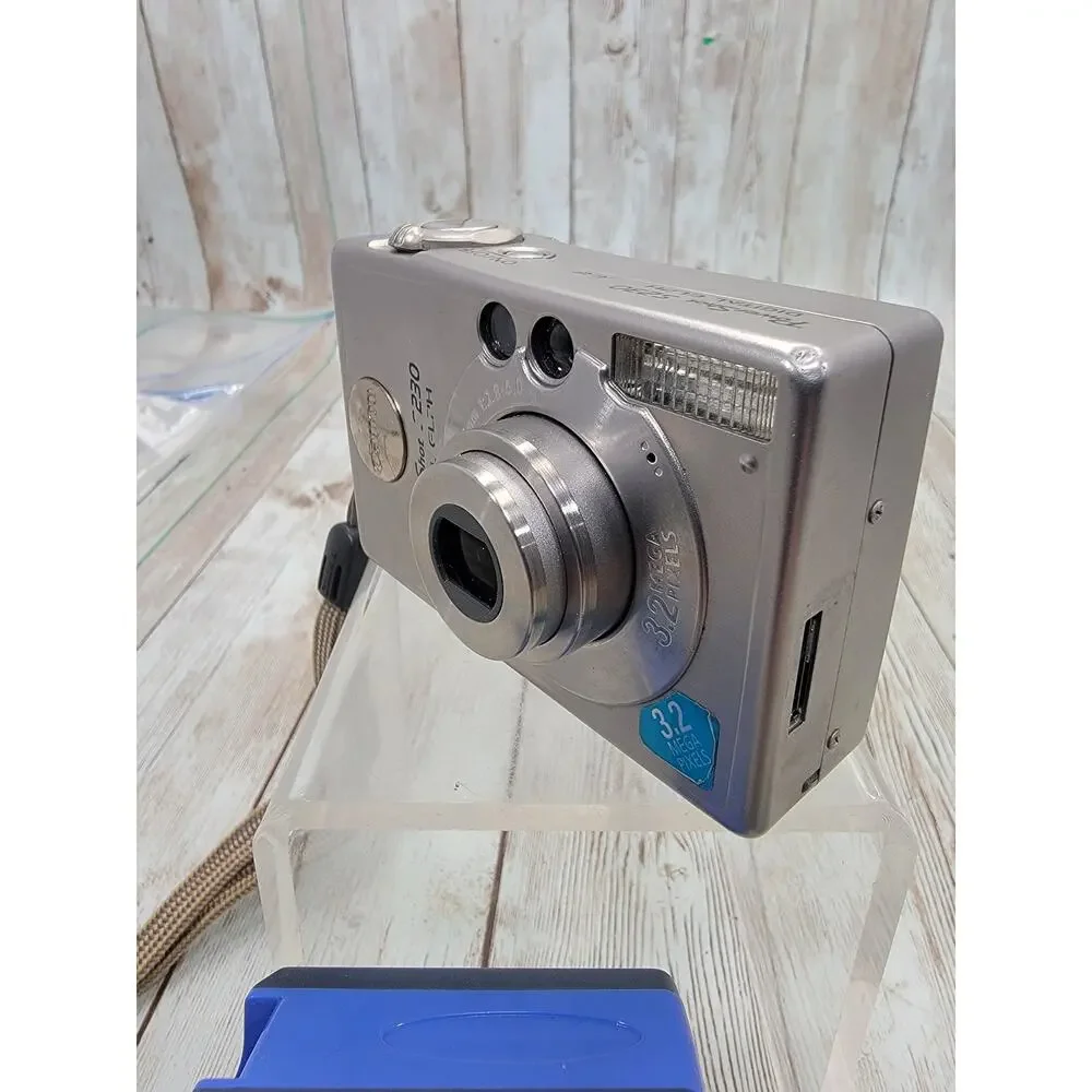 Canon PowerShot S200 Digital ELPH Camera 2 Battery's & Charger